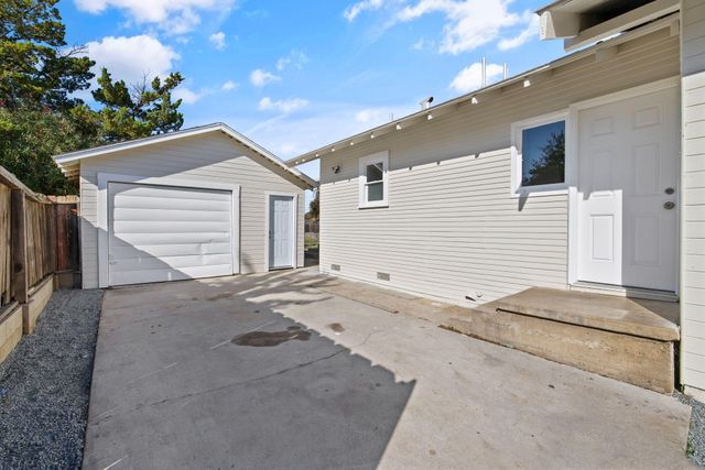 1404 Kaweah Street, Hanford, CA 93230