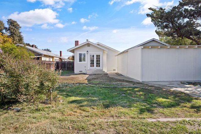 1404 Kaweah Street, Hanford, CA 93230