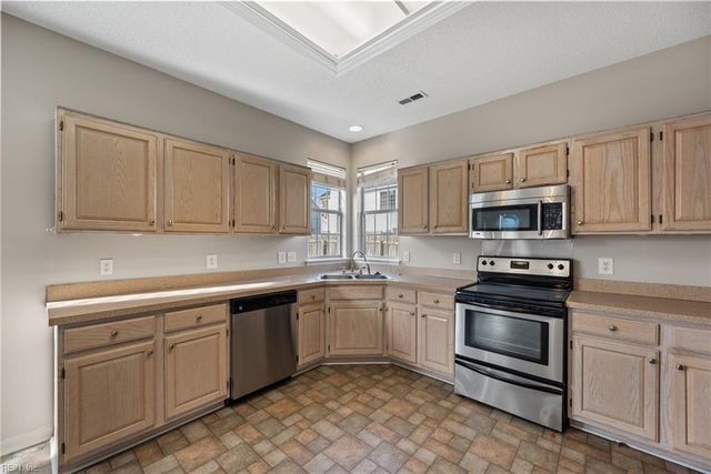 506 Whisper Walk WALK, Chesapeake, VA 23322