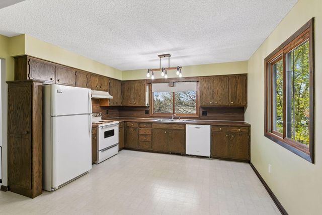2904 Louisiana Avenue N, Crystal, MN 55427