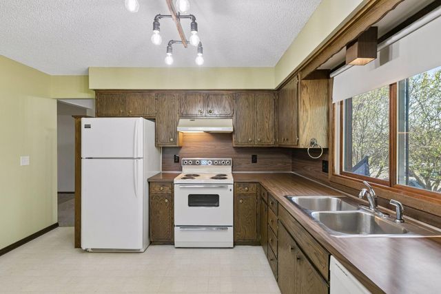 2904 Louisiana Avenue N, Crystal, MN 55427