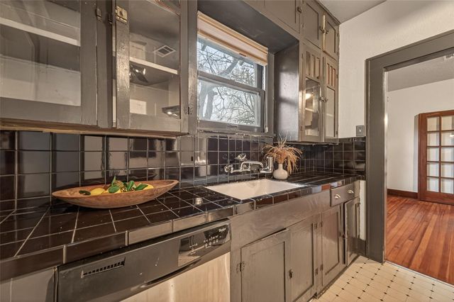 817 Henderson Street, Houston, TX 77007