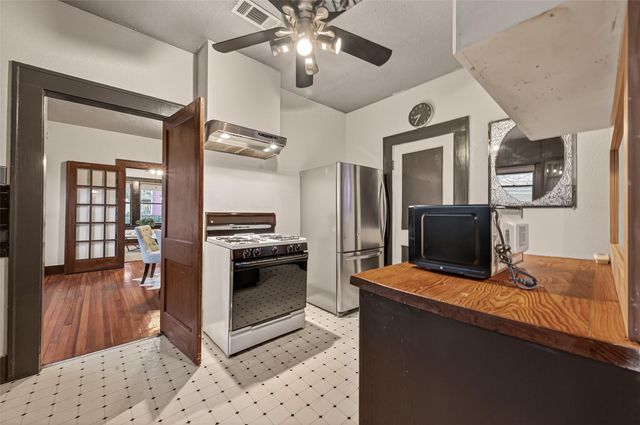 817 Henderson Street, Houston, TX 77007