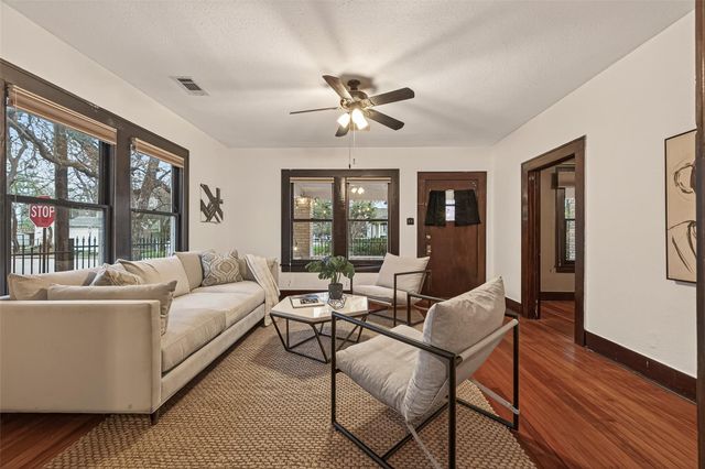 817 Henderson Street, Houston, TX 77007