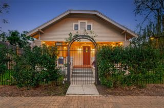 817 Henderson Street, Houston, TX 77007