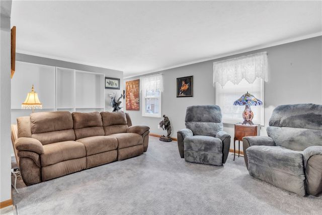 660 Surfside Dr, Plum Boro, PA 15239