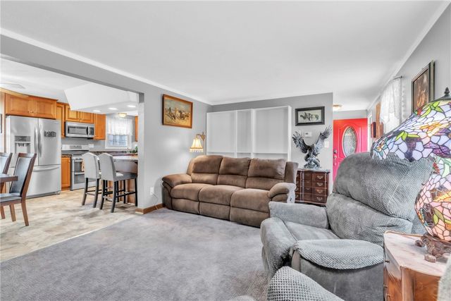 660 Surfside Dr, Plum Boro, PA 15239