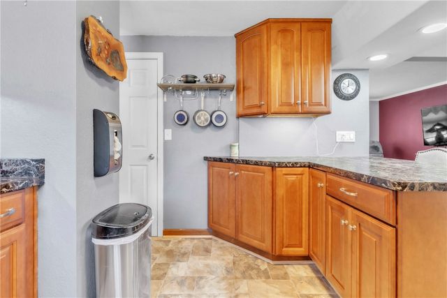 660 Surfside Dr, Plum Boro, PA 15239