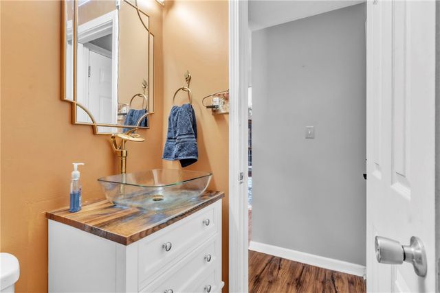 660 Surfside Dr, Plum Boro, PA 15239