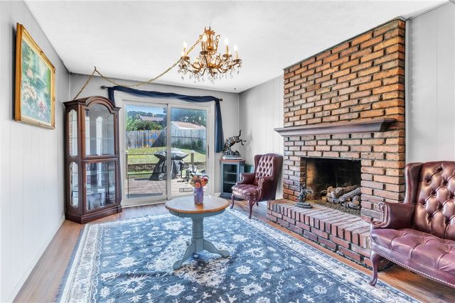 660 Surfside Dr, Plum Boro, PA 15239