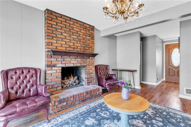 660 Surfside Dr, Plum Boro, PA 15239