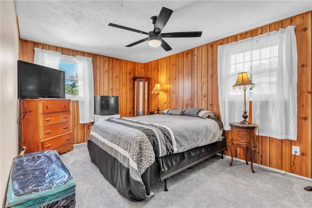 660 Surfside Dr, Plum Boro, PA 15239