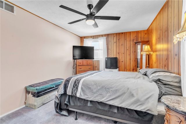 660 Surfside Dr, Plum Boro, PA 15239