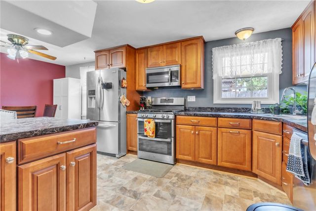 660 Surfside Dr, Plum Boro, PA 15239