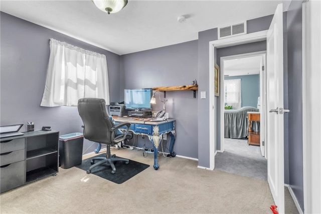 660 Surfside Dr, Plum Boro, PA 15239