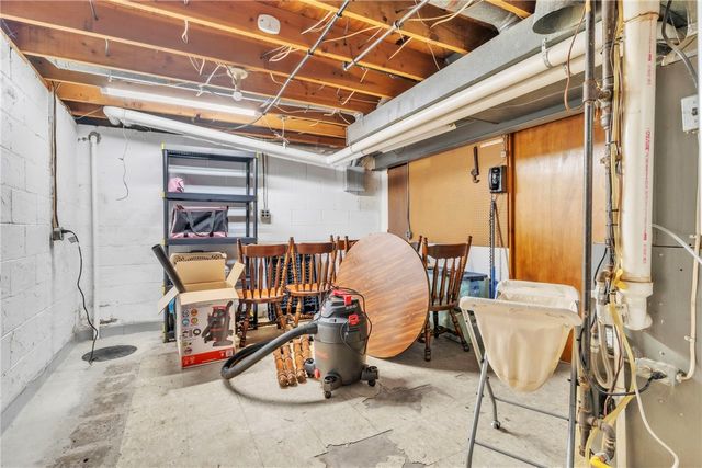 660 Surfside Dr, Plum Boro, PA 15239