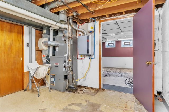 660 Surfside Dr, Plum Boro, PA 15239