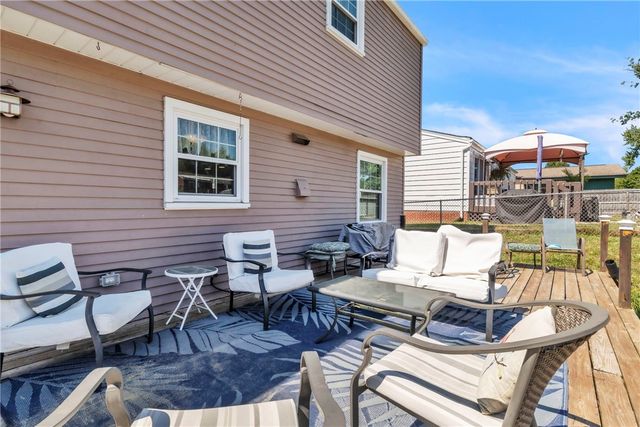 660 Surfside Dr, Plum Boro, PA 15239