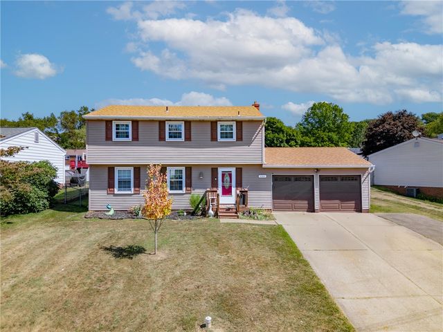 660 Surfside Dr, Plum Boro, PA 15239