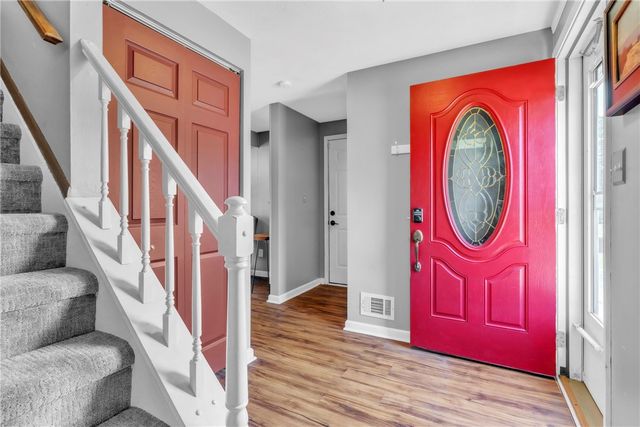 660 Surfside Dr, Plum Boro, PA 15239