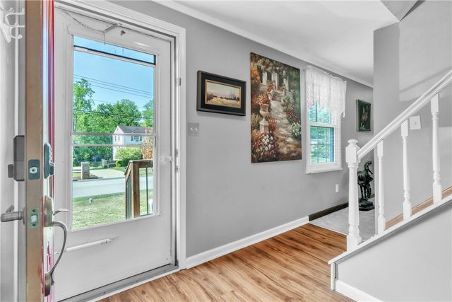 660 Surfside Dr, Plum Boro, PA 15239