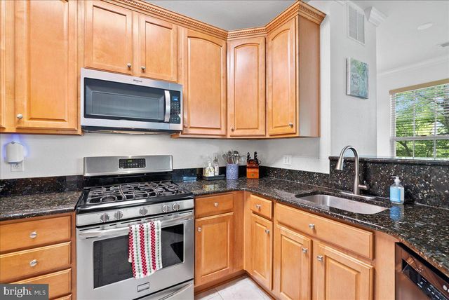 13052 MARCEY CREEK RD #13052, Herndon, VA 20171