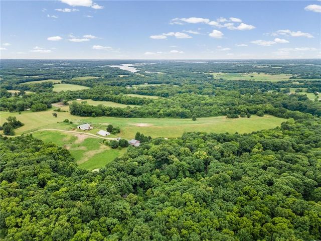 19618 Neth Road, Trimble, MO 64492