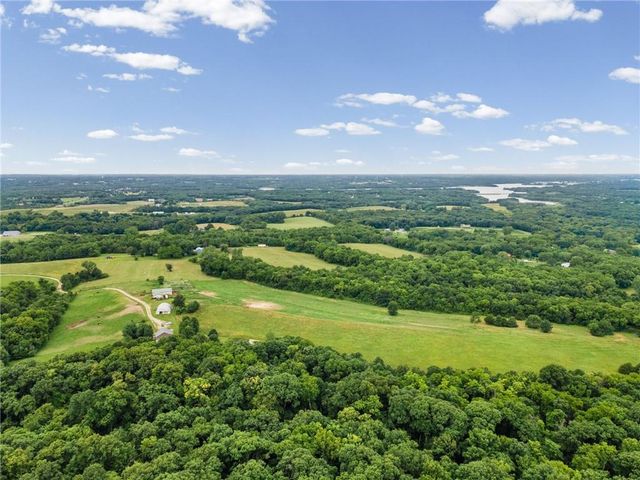 19618 Neth Road, Trimble, MO 64492