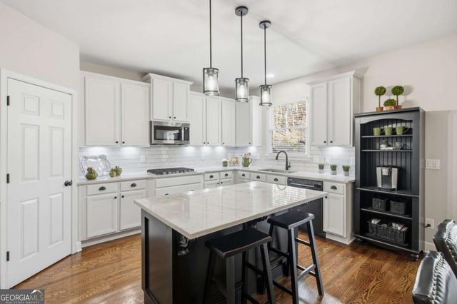 435 Oak Forest Drive, Dawsonville, GA 30534