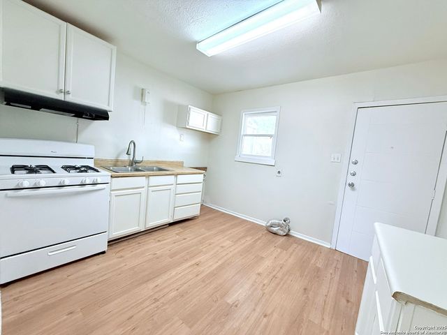 247 E Baylor, San Antonio, TX 78204
