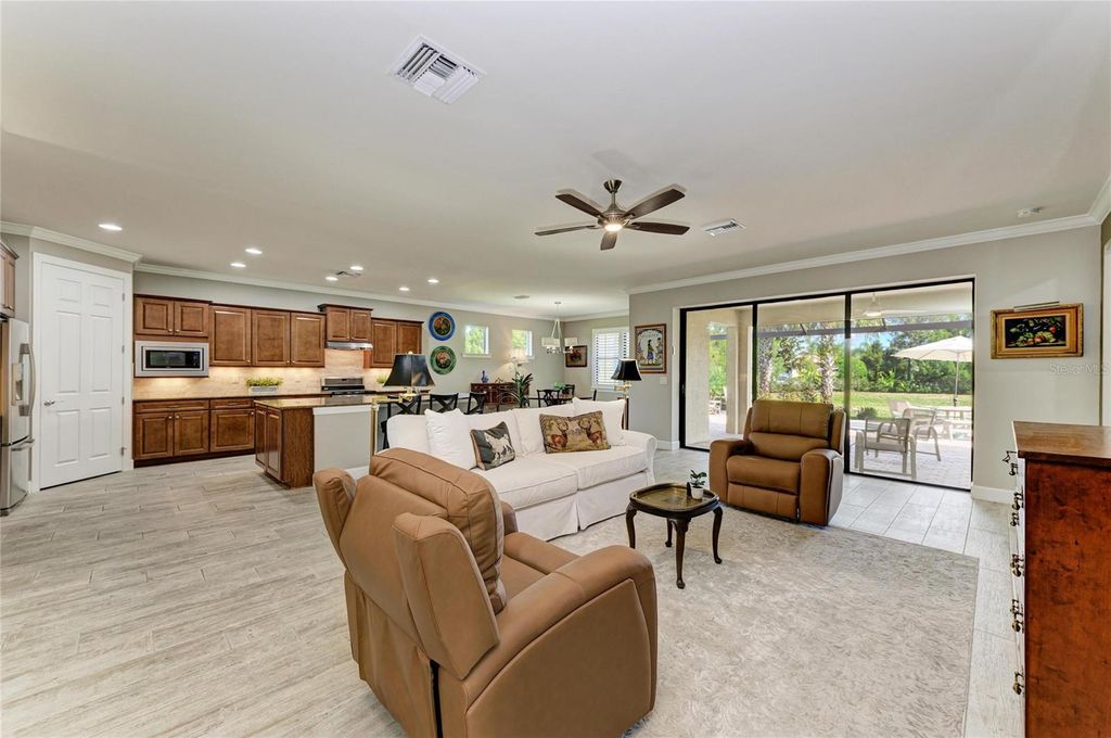 Image 14 of property listing at 6925 CHESTER TRAIL, Bradenton, FL 34202