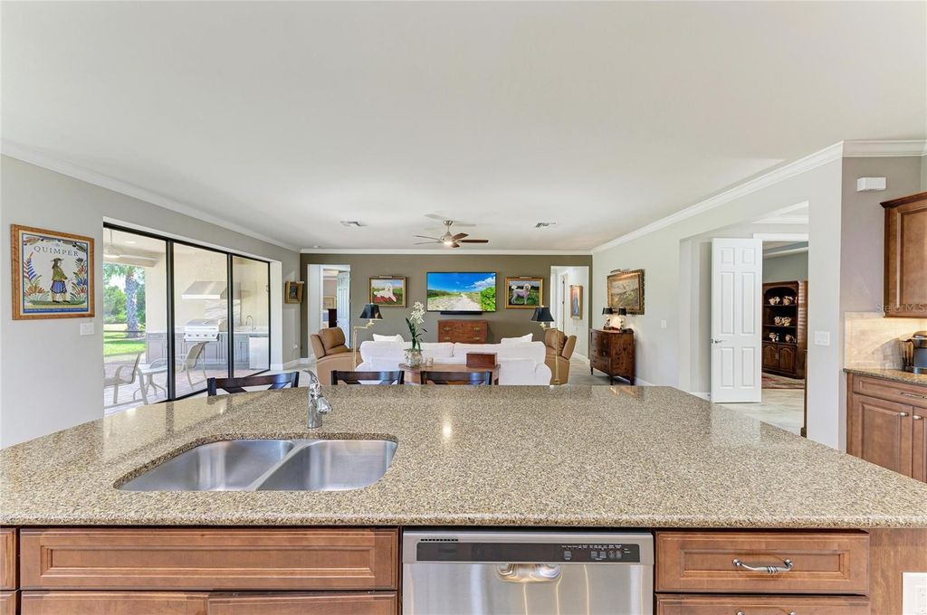 Image 19 of property listing at 6925 CHESTER TRAIL, Bradenton, FL 34202