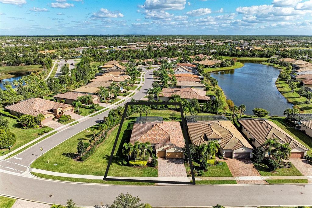 Image 4 of property listing at 6925 CHESTER TRAIL, Bradenton, FL 34202