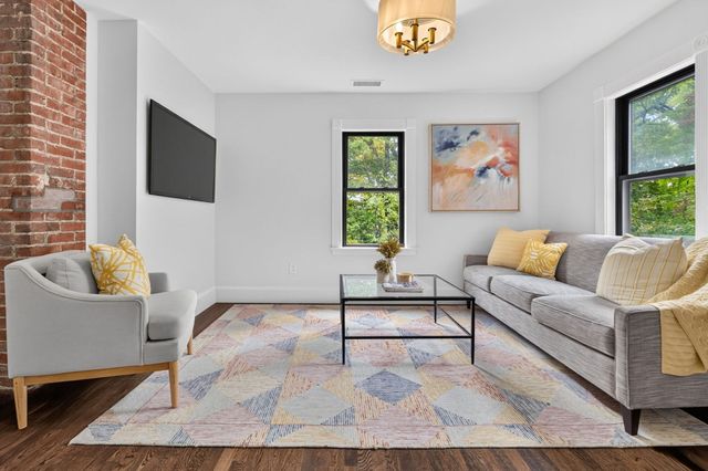 122 Winn St, Woburn, MA 01801