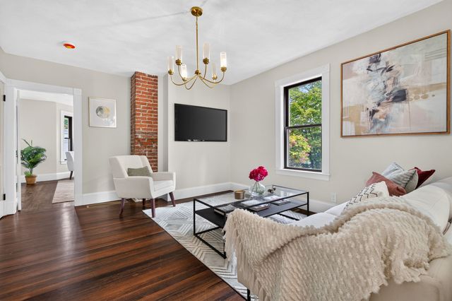 122 Winn St, Woburn, MA 01801