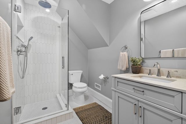122 Winn St, Woburn, MA 01801
