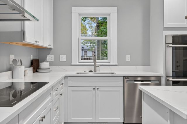 122 Winn St, Woburn, MA 01801