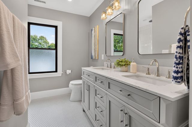 122 Winn St, Woburn, MA 01801