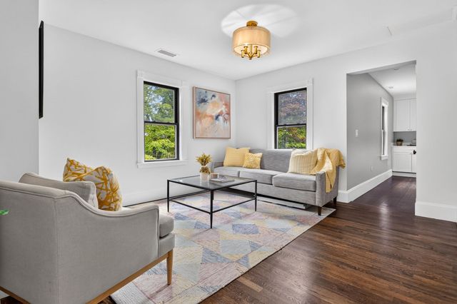 122 Winn St, Woburn, MA 01801