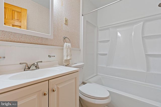 17 CAXTON DR, New Castle, DE 19720