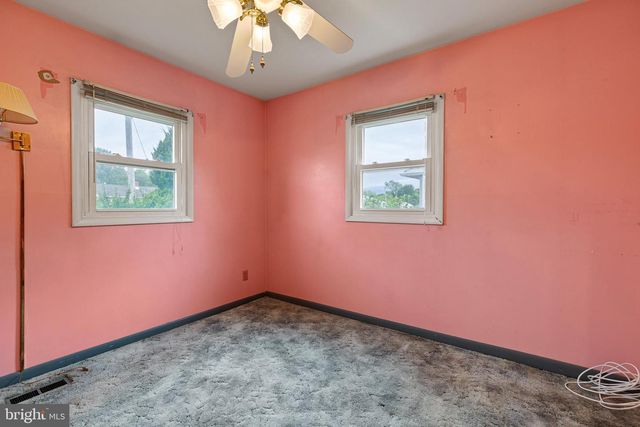 17 CAXTON DR, New Castle, DE 19720