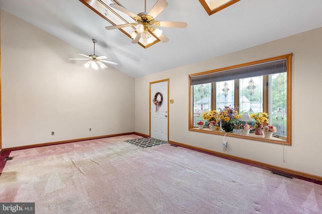 17 CAXTON DR, New Castle, DE 19720
