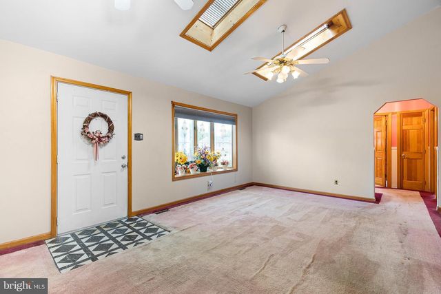 17 CAXTON DR, New Castle, DE 19720