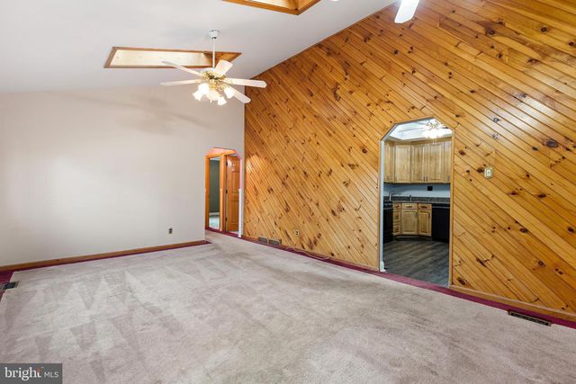 17 CAXTON DR, New Castle, DE 19720