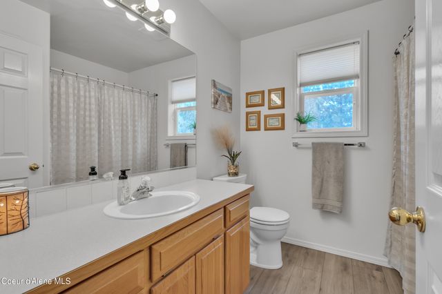 8057 N Vogt Rd, Hauser, ID 83854