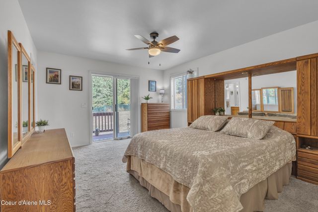 8057 N Vogt Rd, Hauser, ID 83854