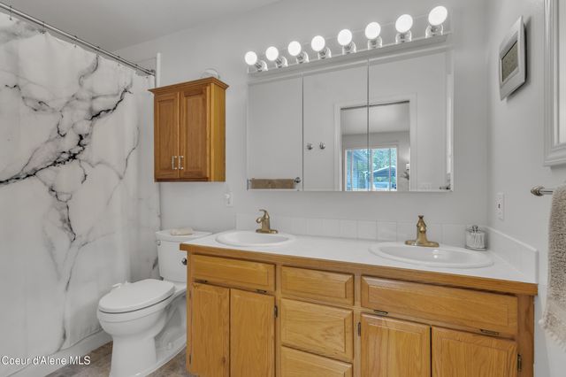 8057 N Vogt Rd, Hauser, ID 83854