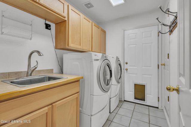 8057 N Vogt Rd, Hauser, ID 83854