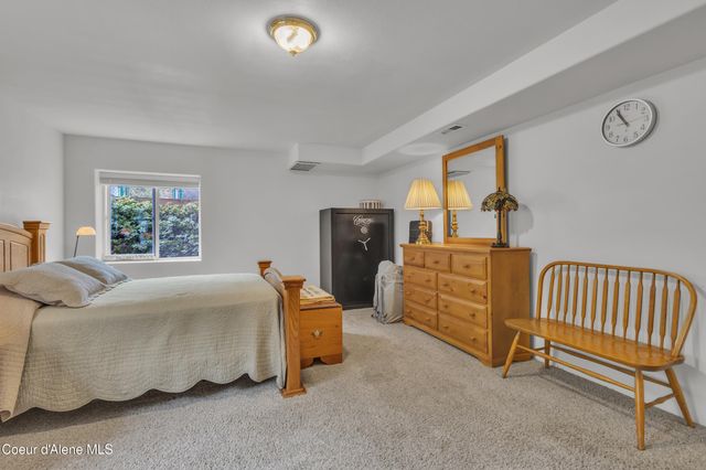 8057 N Vogt Rd, Hauser, ID 83854