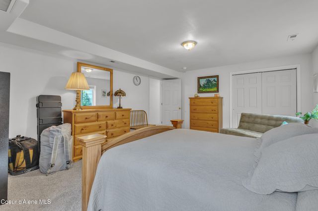8057 N Vogt Rd, Hauser, ID 83854